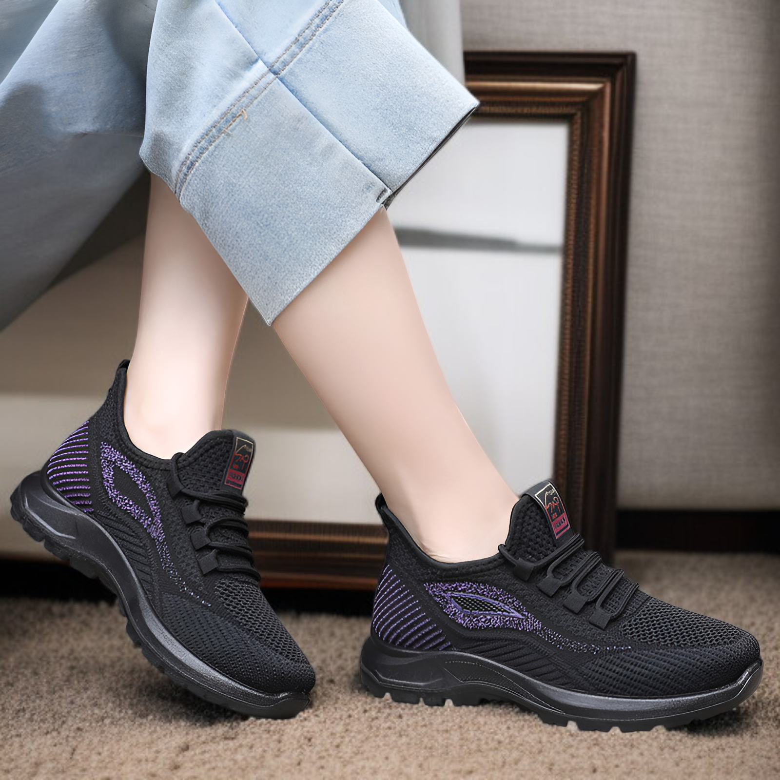 滑りにくいアウトソール付きレディーススポーツシューズ