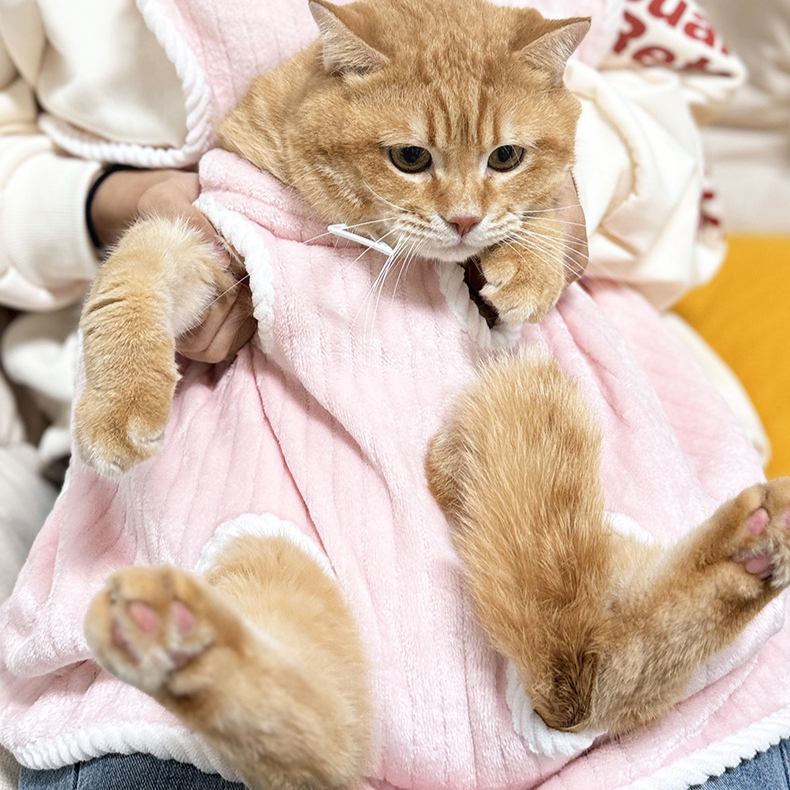 猫用抱っこエプロン 爪とぎ防止・毛が付きにくいストライプペット用エプロン