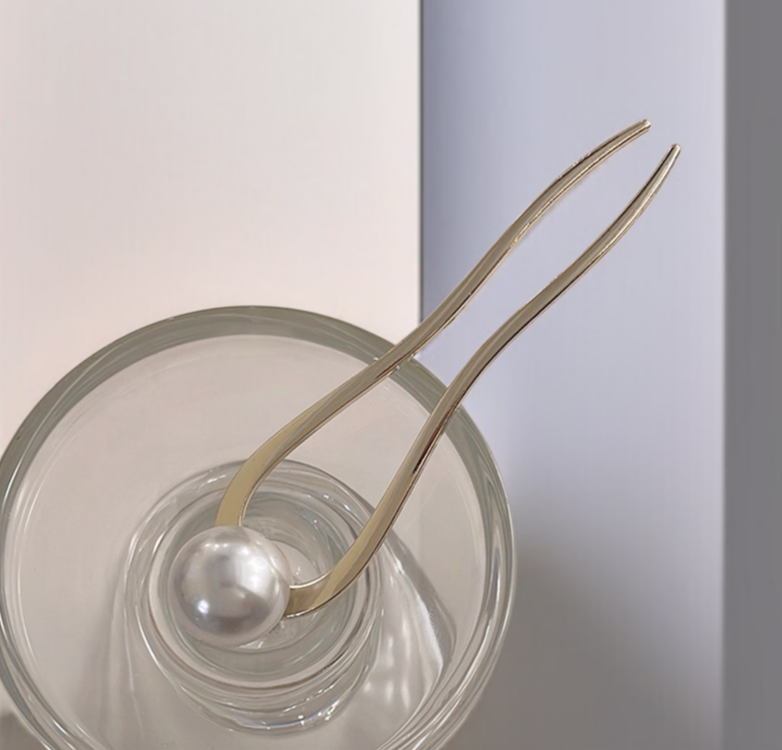 Timeless pearl hair accessory for daily wear