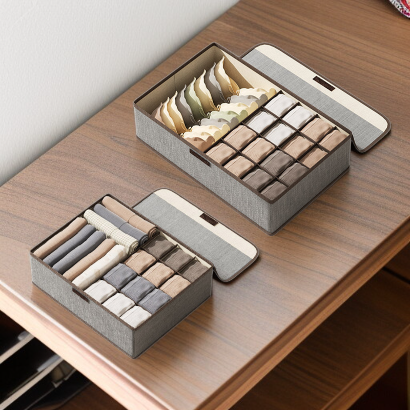 クローゼット内で使われている3in1引き出し収納ボックス