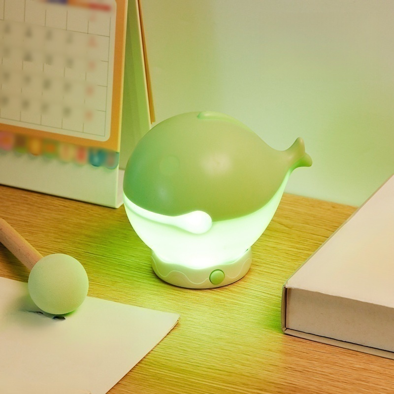 Luz nocturna estilo madera