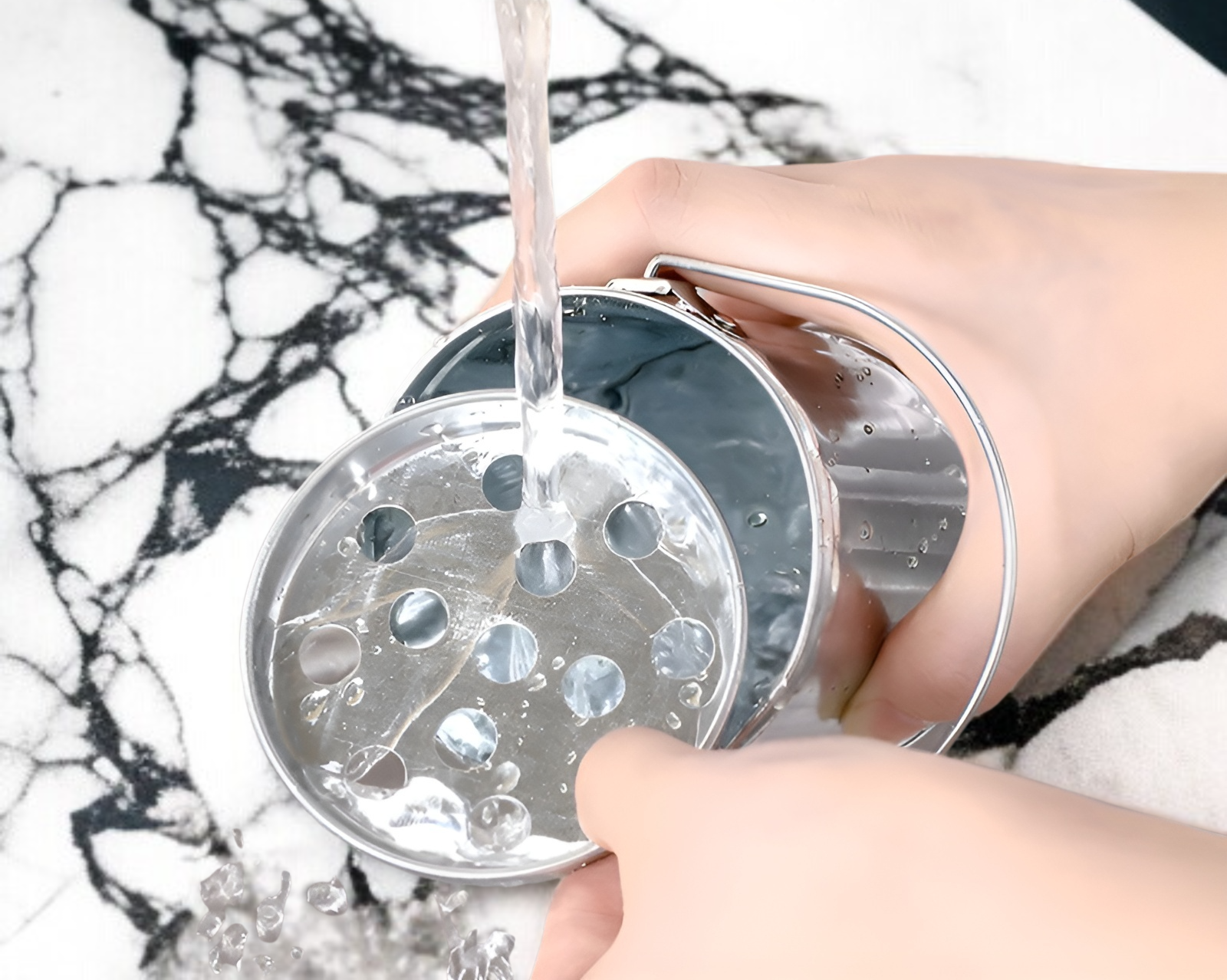 屋外設置に適した鉄製灰皿