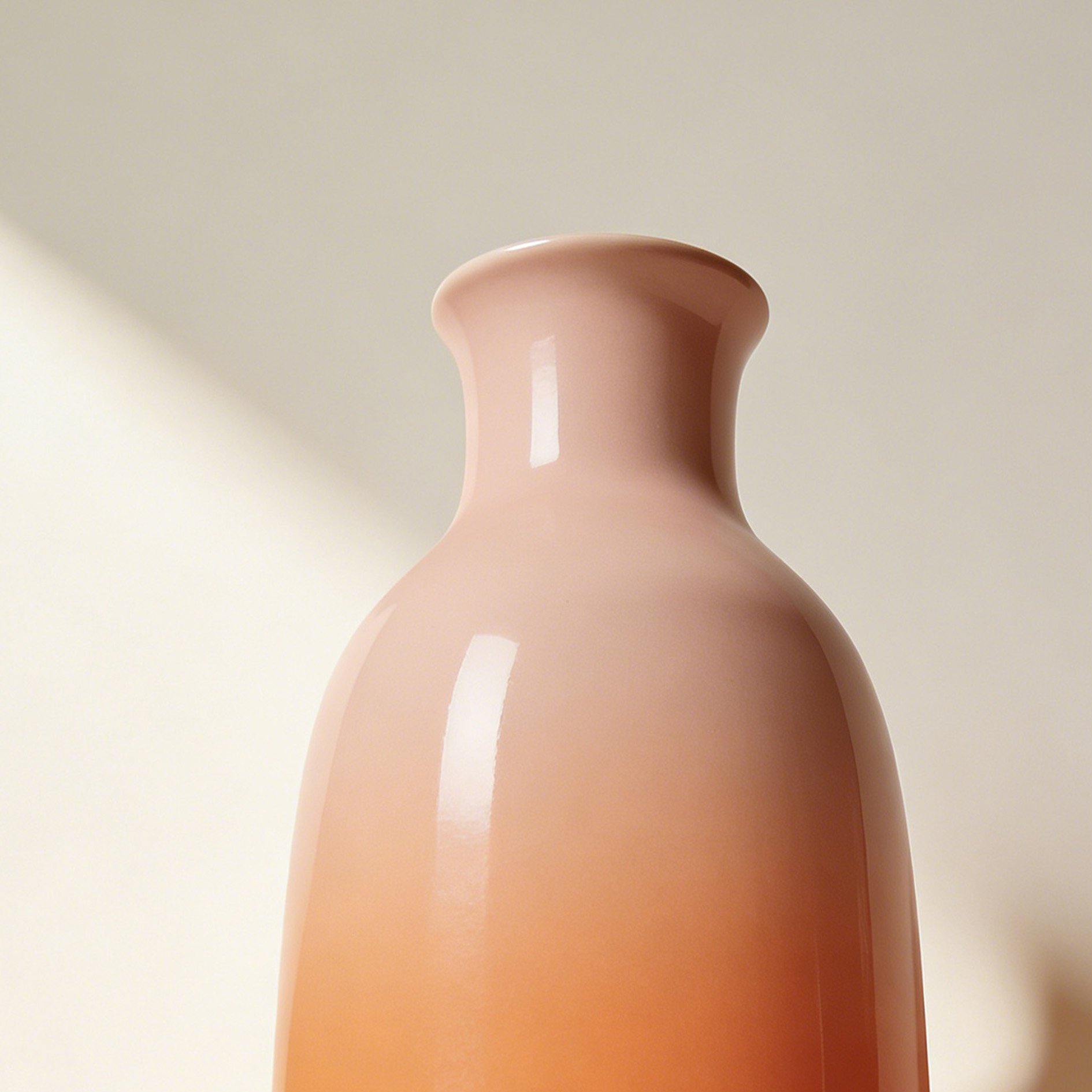 화이트 컬러 세라믹 꽃병 인테리어 연출