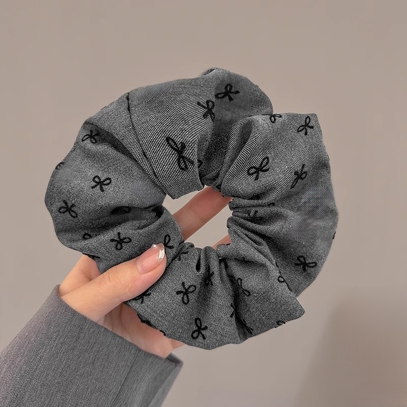 高伸縮性シュシュ