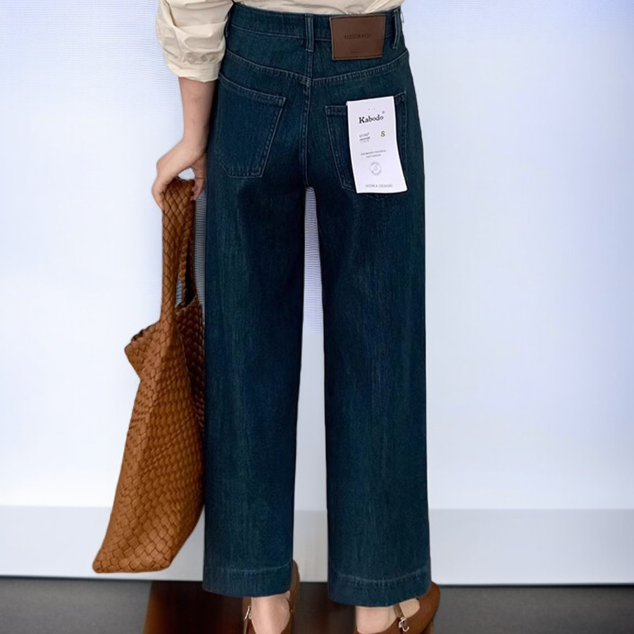 クロップドワイドレッグパンツとシガレットパンツ
