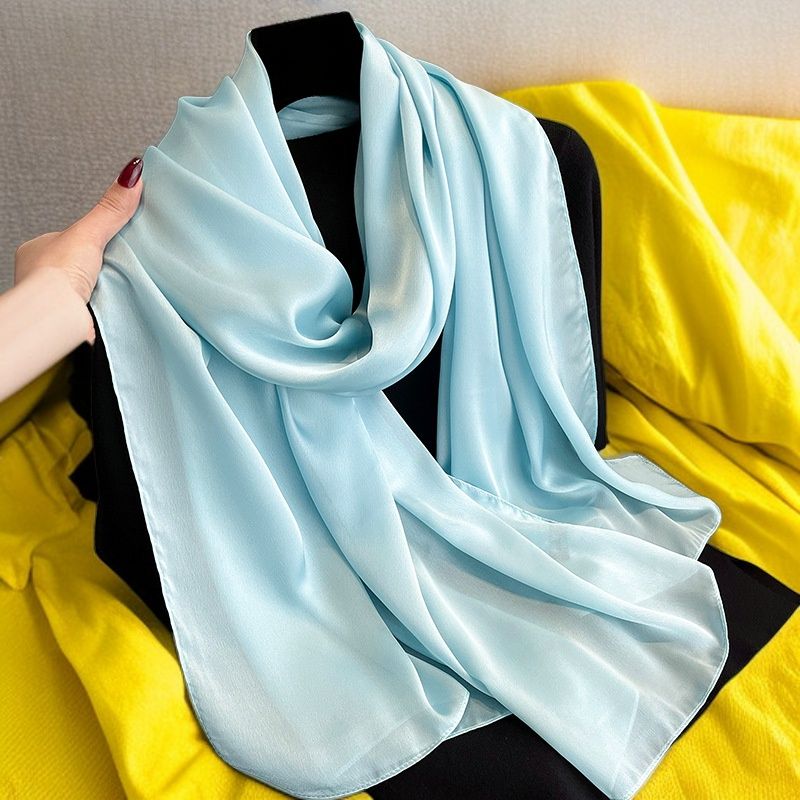 女性用ショールとスカーフ