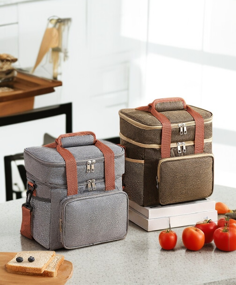 Portable double-layer lunch box keeping food cool