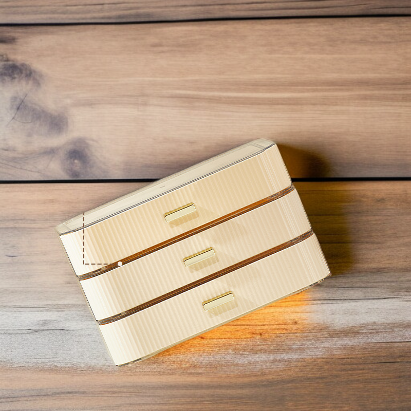 スキンケア用品を収納したアクリルケース