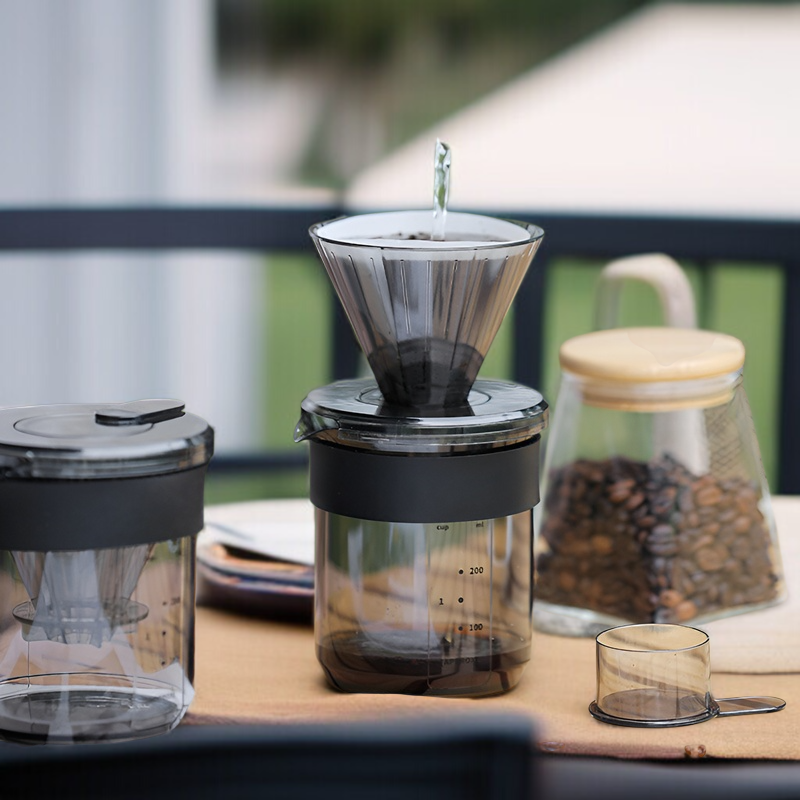 눈금이 표시된 커피잔의 디테일