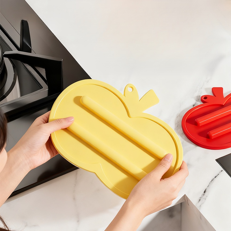 りんご柄の滑り止めマット