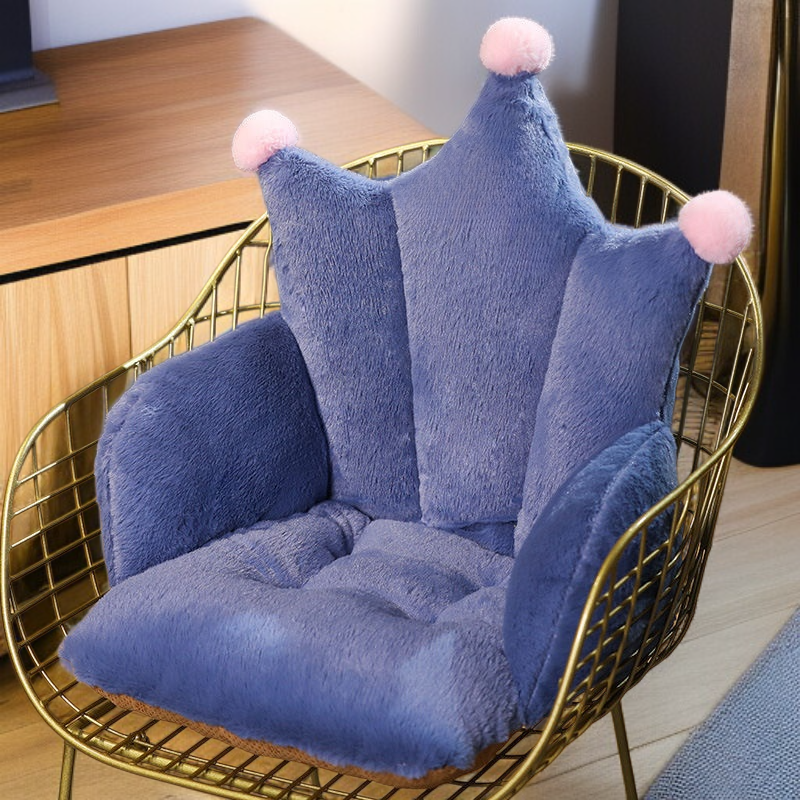 의자에 장착된 크라운 허리 지지 쿠션 사용 예시