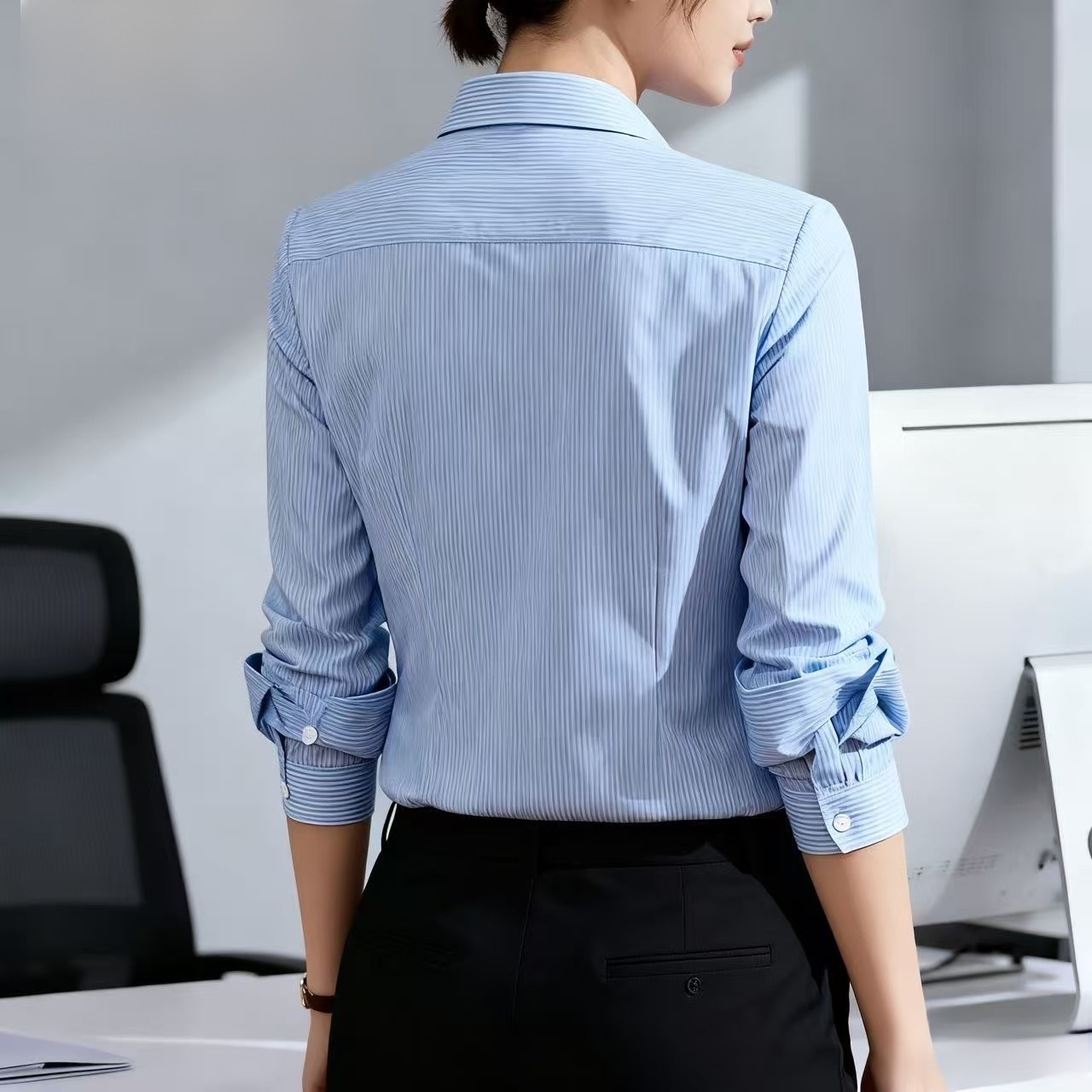 여성용 파란색 줄무늬 셔츠 전면 이미지