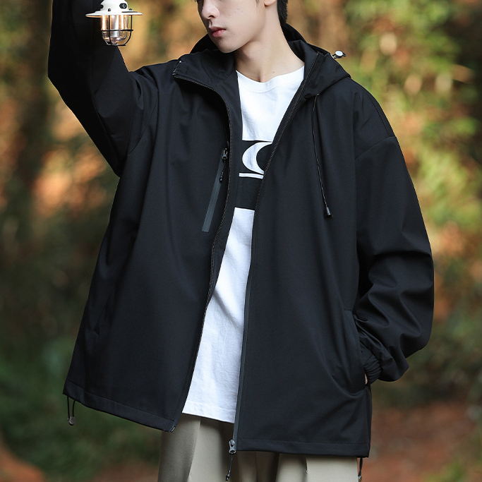 탈부착 후드가 달린 방풍 아웃도어 재킷 전면 이미지