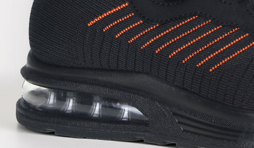 أحذية رياضية مع زر تثبيت للأمان