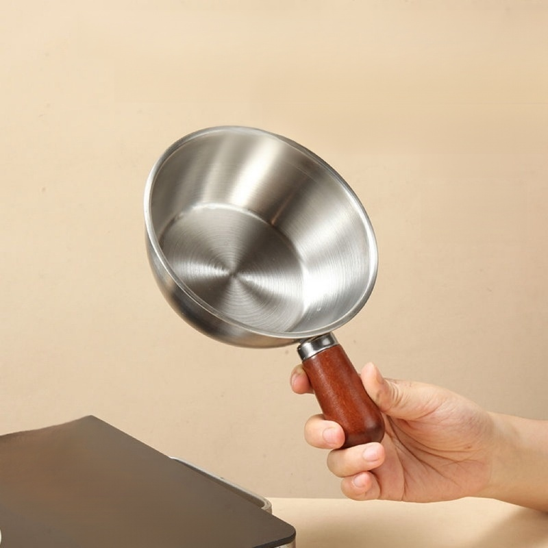 ゴールドハンドクッキング鍋とサラダボウル