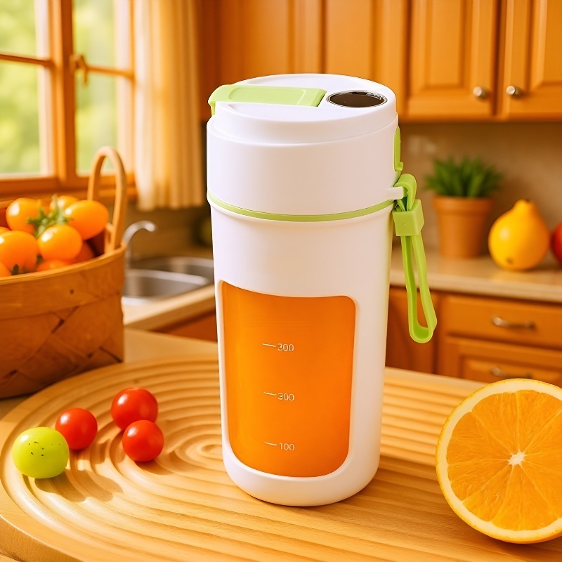작고 휴대하기 편리한 과일 착즙기 컵