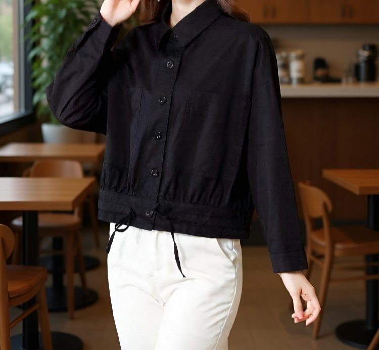 おしゃれな女性用ショートジャケット