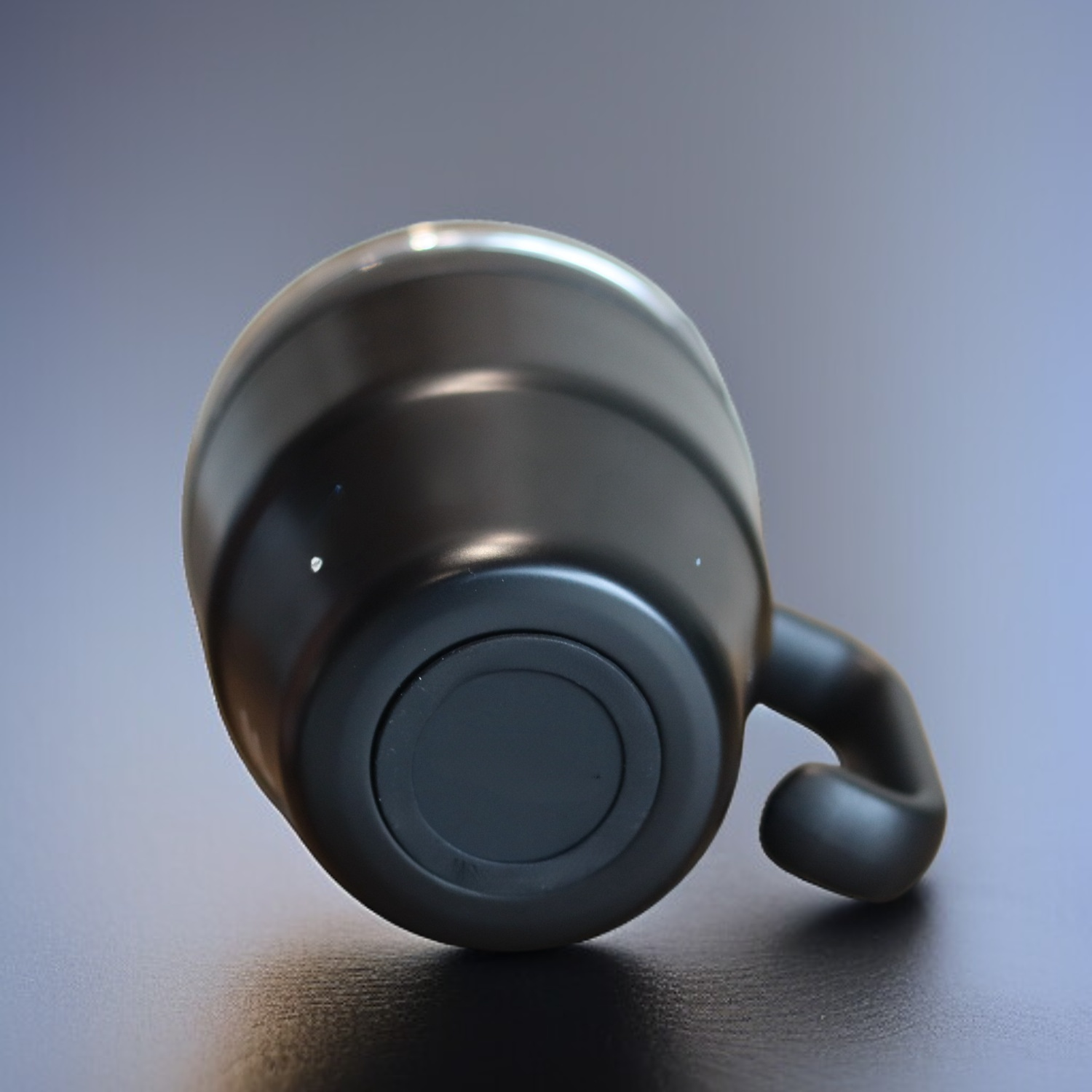 빨대가 달린 편리한 물컵