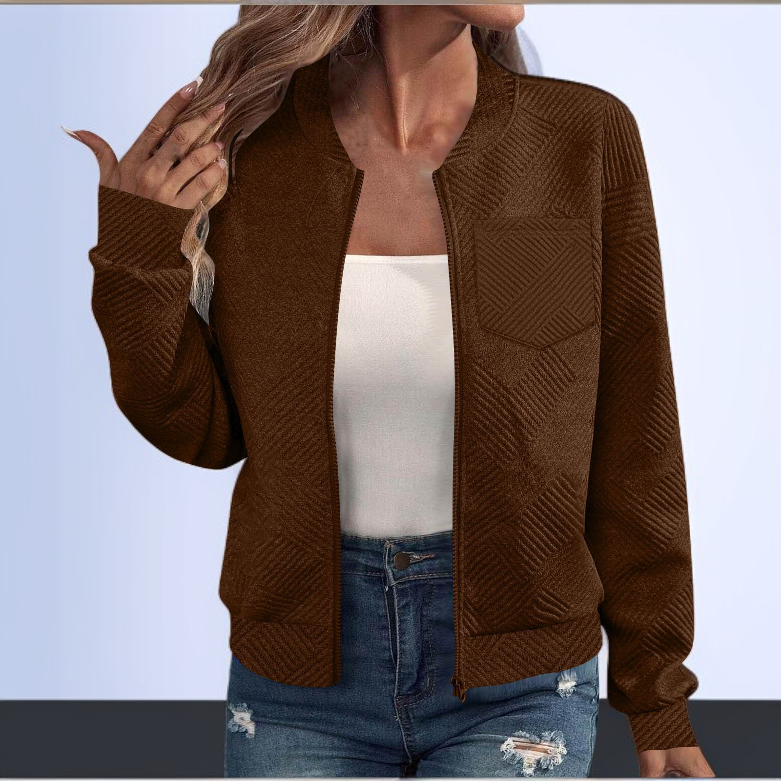 カジュアルなデザインのレディースベースボールジャケット