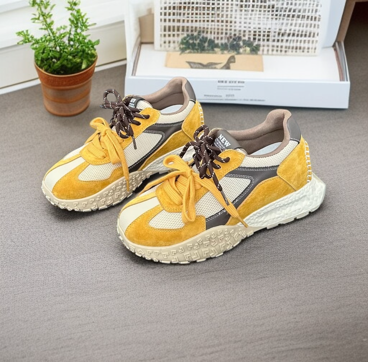 軽量で動きやすい厚底レディースシューズソール部分