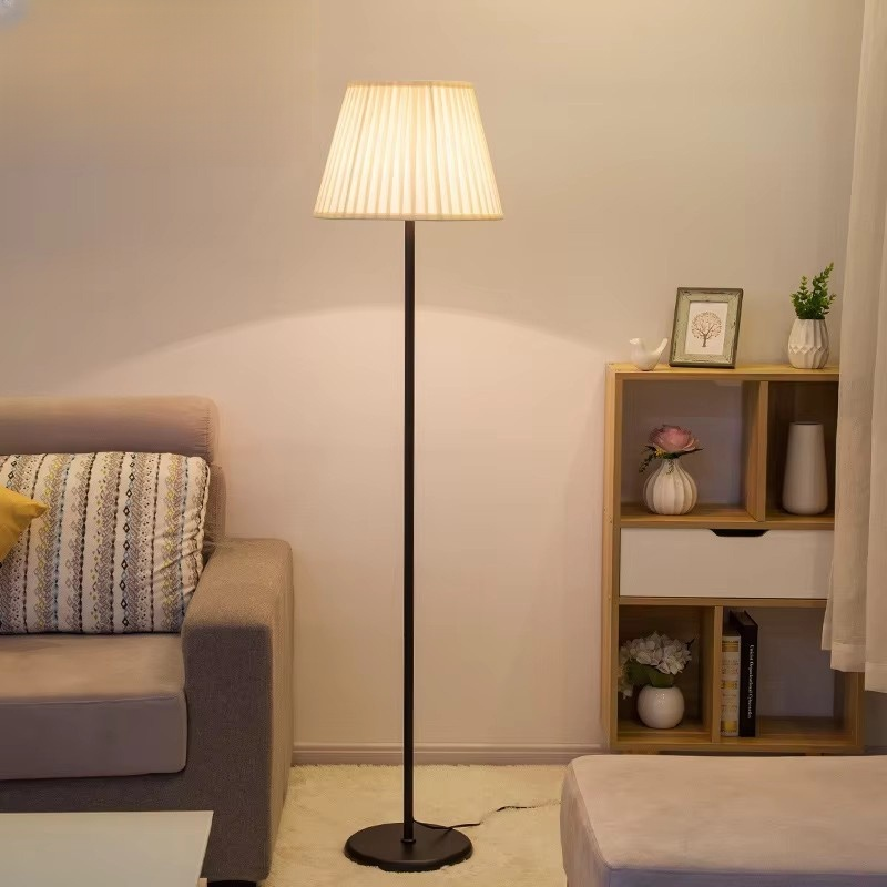 クラシックなフロアランプ