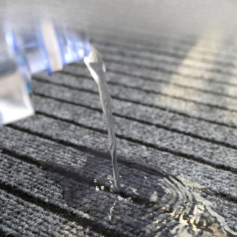 물세탁 없이 재단 가능한 미끄럼 방지 흡수 매트