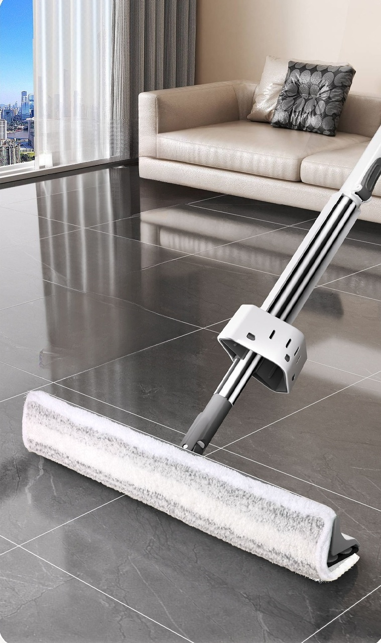 손세탁 다용도 밀대 사용 장면