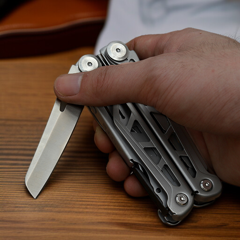 携帯用緊急タクティカルプライヤー 多機能折りたたみナイフ＆ハサミツール キャンプ用品 エマージェンシー・プライヤー