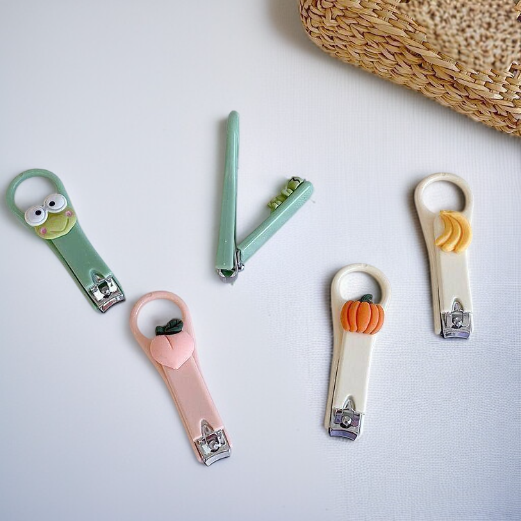 かわいいミニ爪切り漫画小さなシングル爪切りマニキュアツール