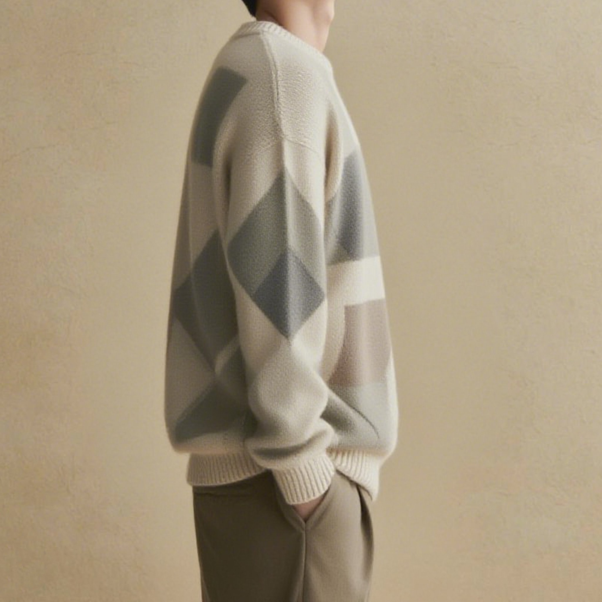 감성적인 컬러 배색의 니트 디테일