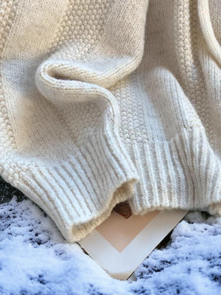 暖かくて柔らかいフード付きセーターの素材