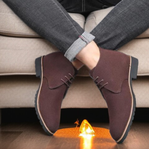 カジュアルなマーチンブーツ横向き写真