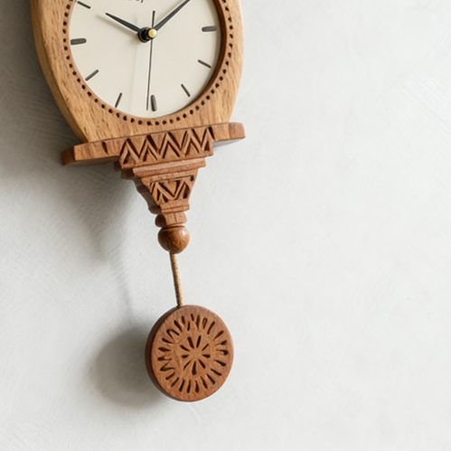 탑 모양 인테리어 벽시계