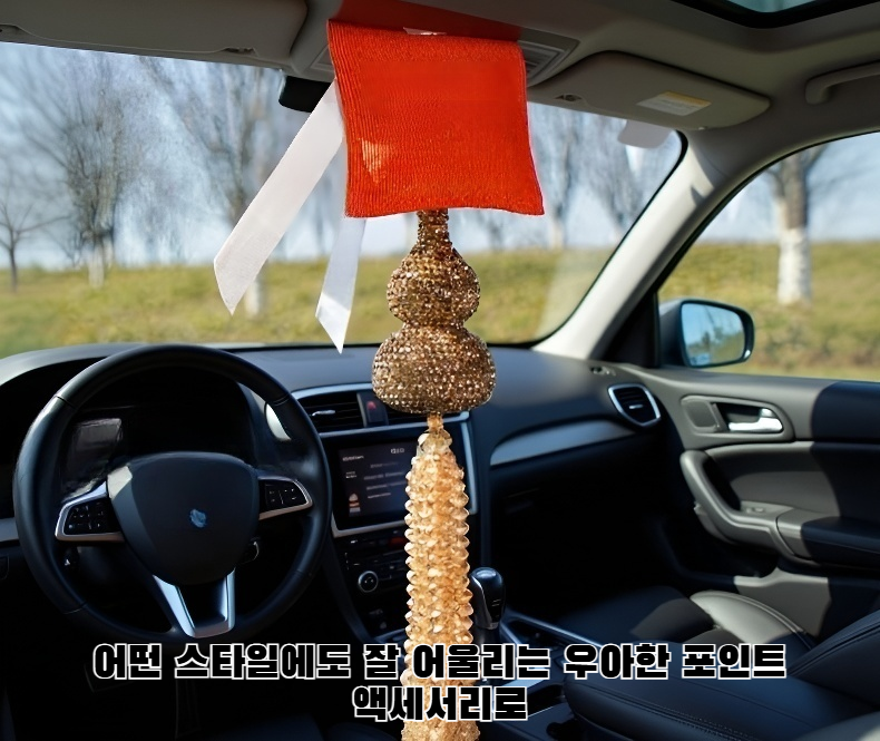 고급스러운 호리병 펜던트 착용 샷