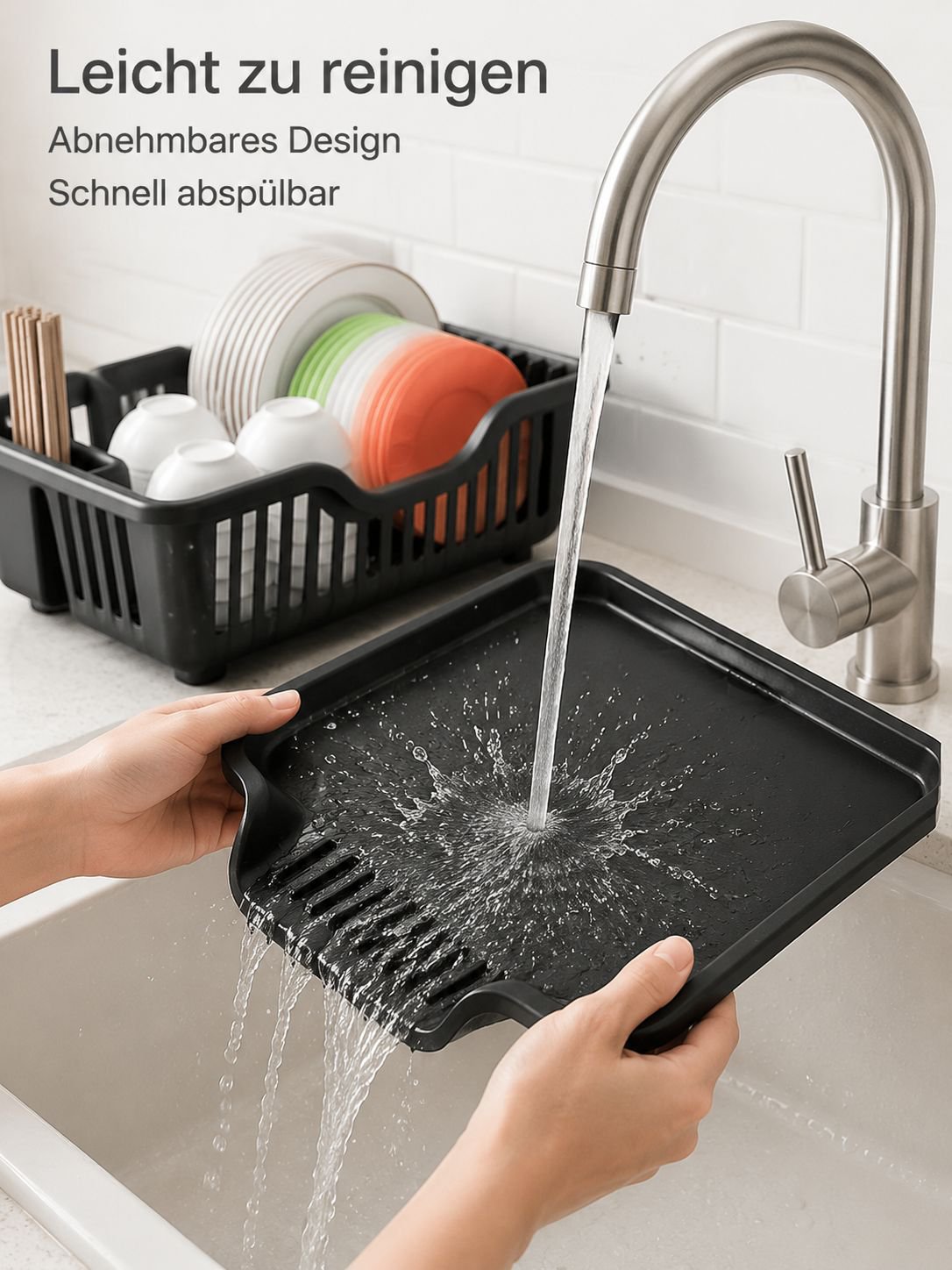 Geschirrregal mit Schalen, Tellern und Besteck