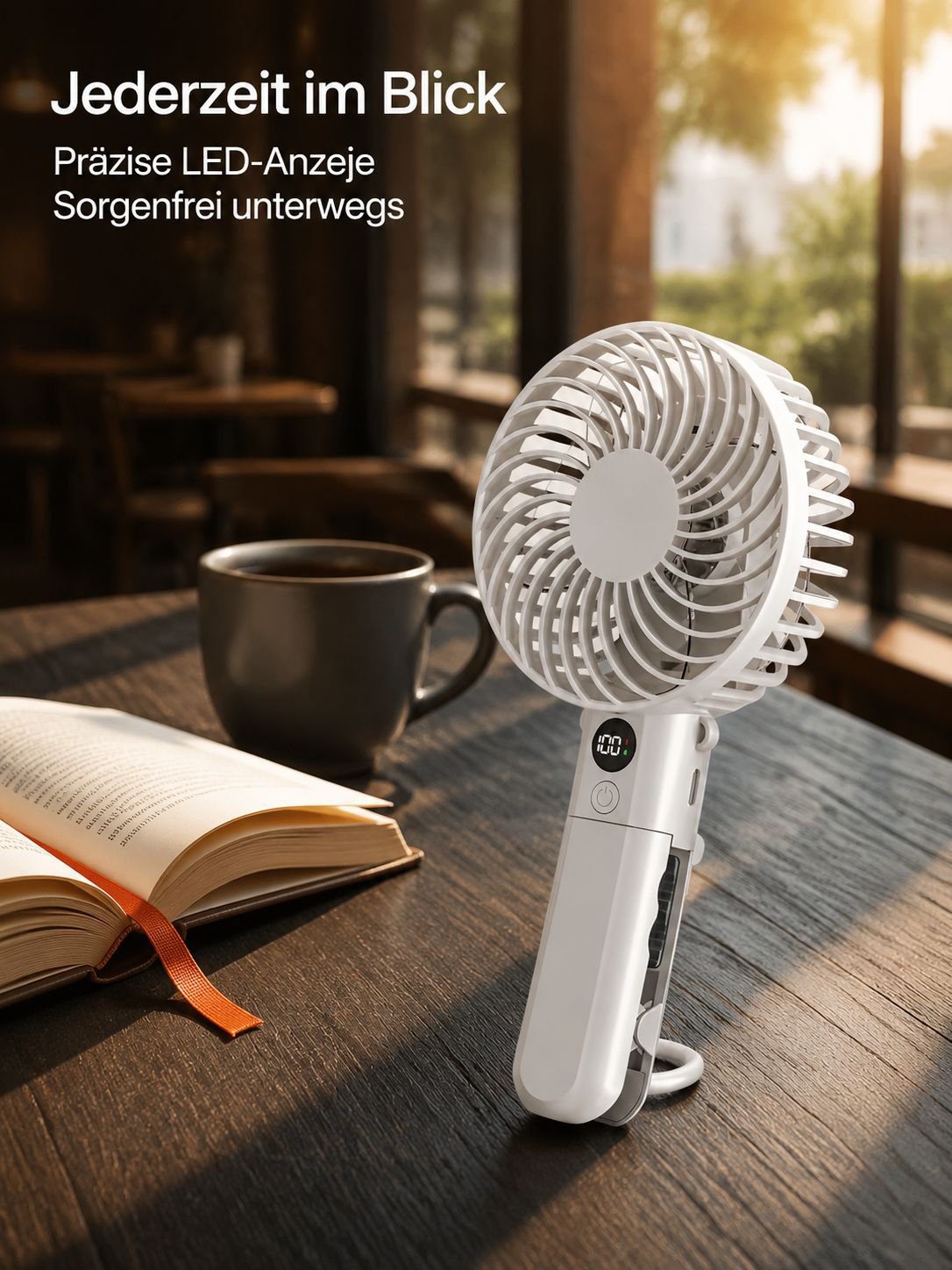 Wiederaufladbarer Nackenventilator auf dem Tisch