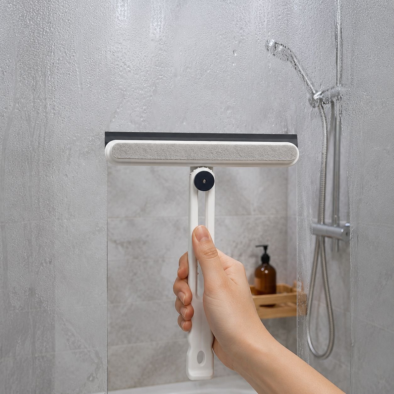 Streak-free glass cleaning with double-sided cleaner