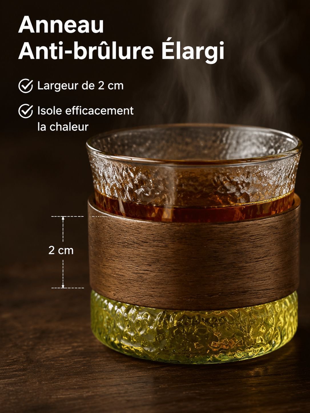 Vue rapprochée du motif martelé sur la tasse en verre borosilicate