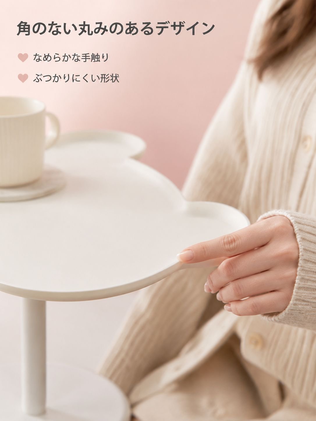クマの置物付きサイドテーブル