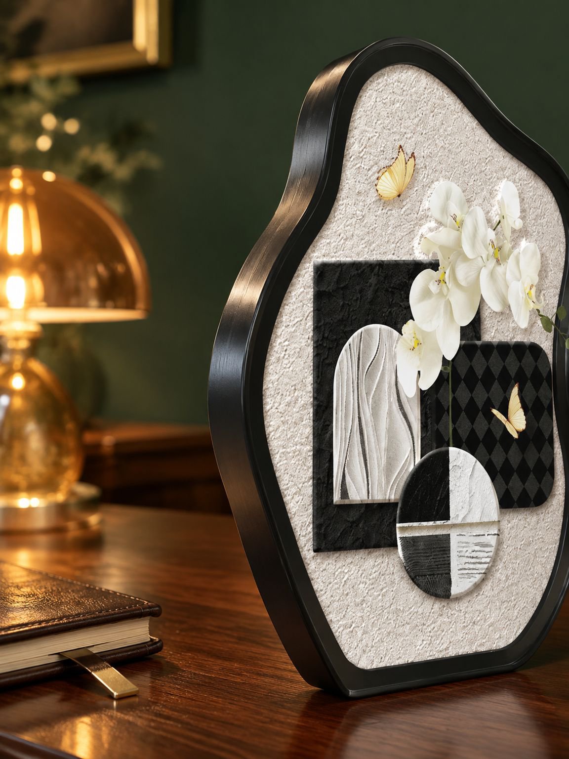 Decoración elegante con cuadro de orquídeas y mariposas