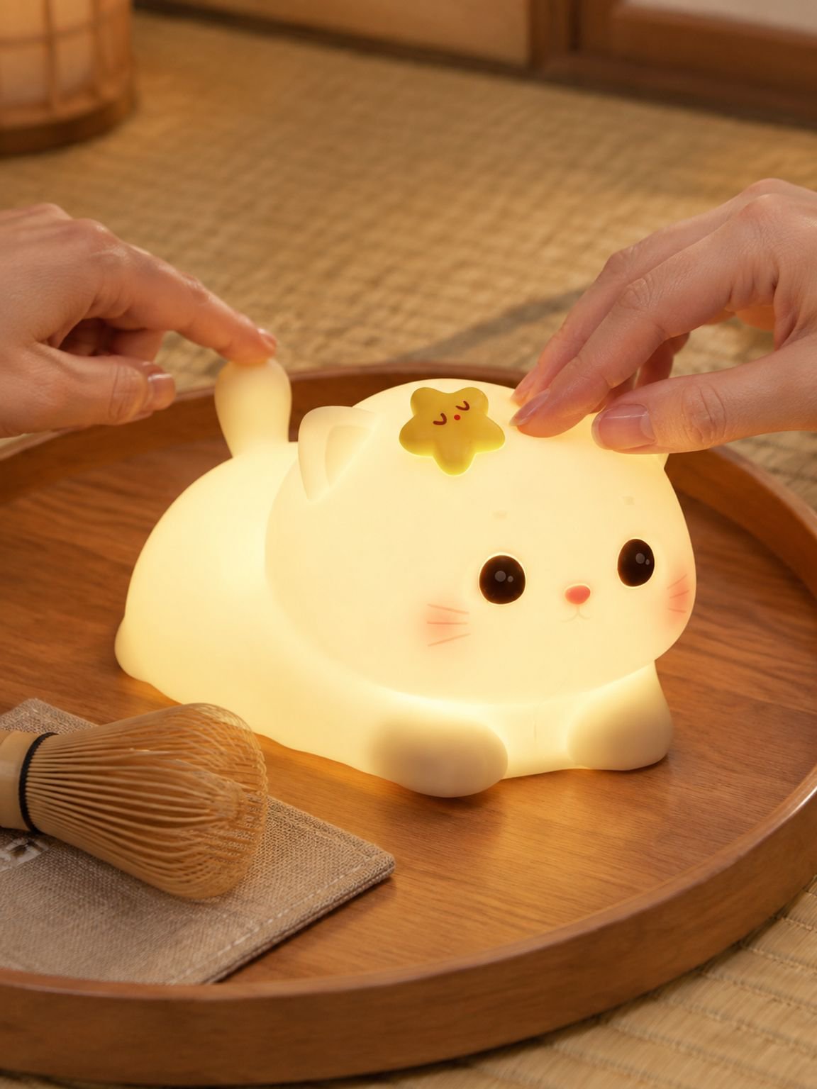 ベッドサイドに置いたJMY-猫型LEDランプ