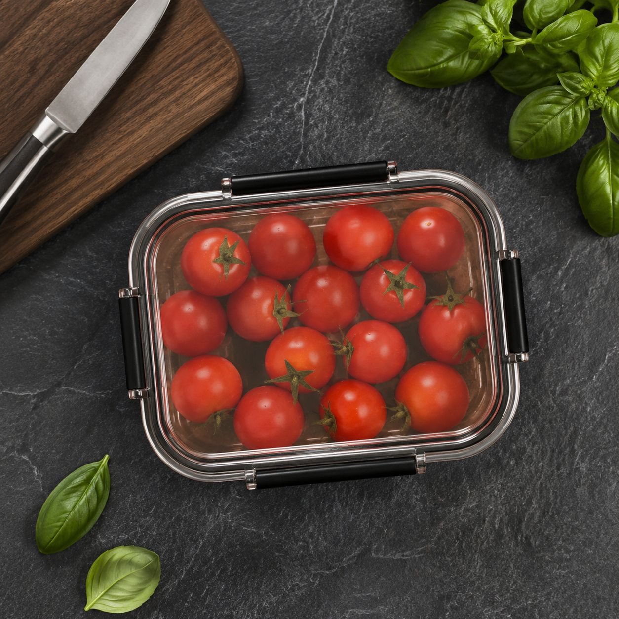 Refrigerator dedicated storage box with leak-proof lid