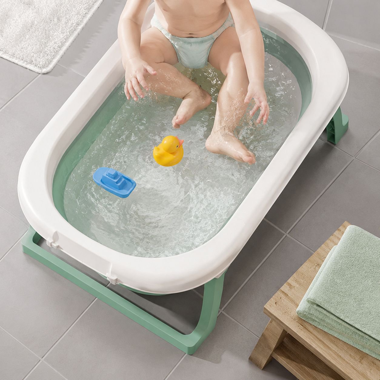 Easy-to-store collapsible baby bath tub