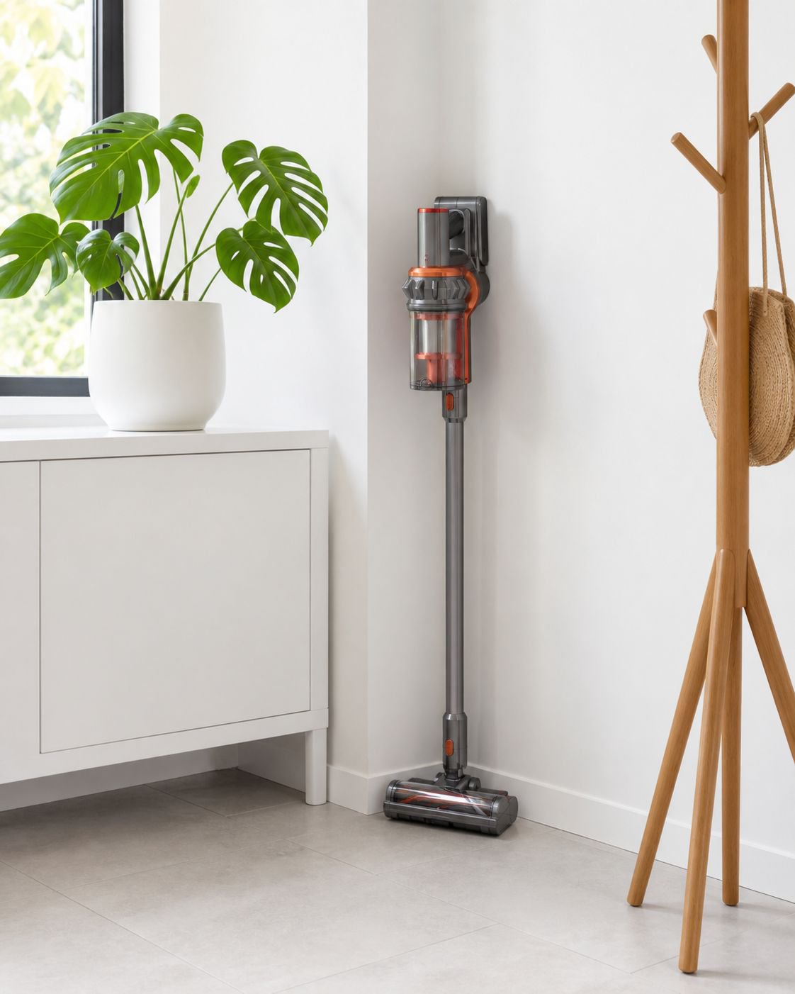 Portable cordless vacuum cleaner charging