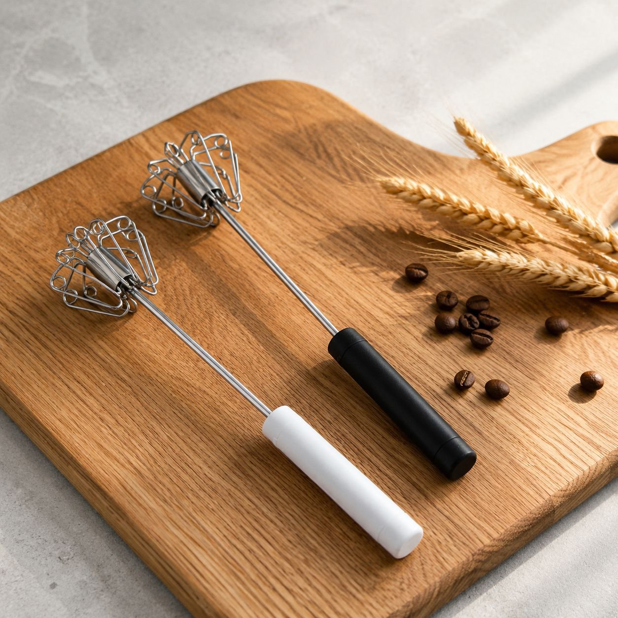 Easy-to-clean parts of the manual egg beater
