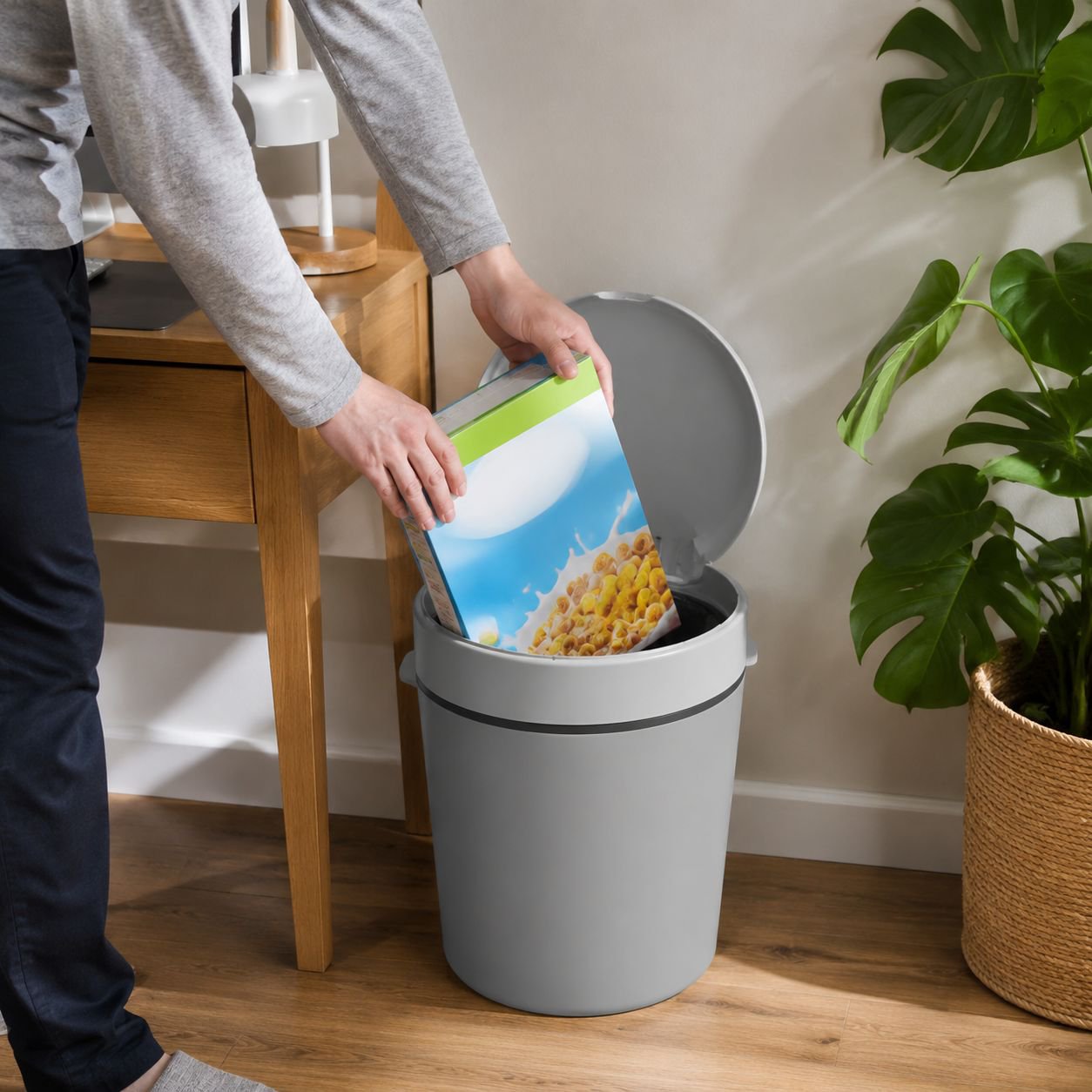 Large capacity trash bin for home organization