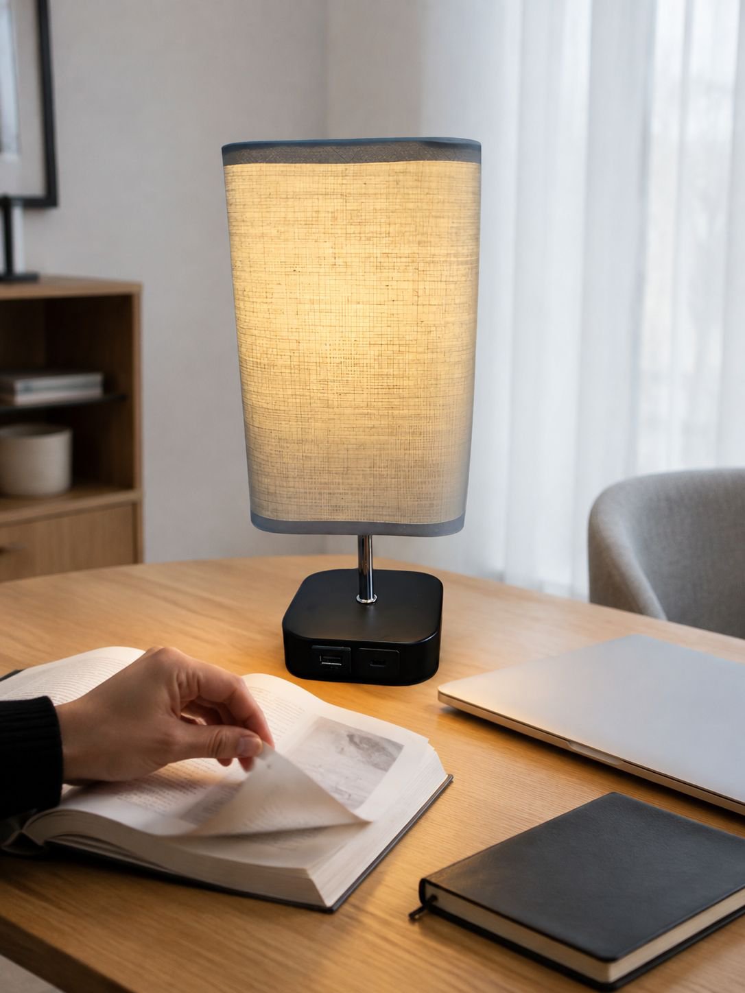 Tischlampe mit Dual-Adapter Hochspannungsaufladung privates Modell dreistufig dimmbar