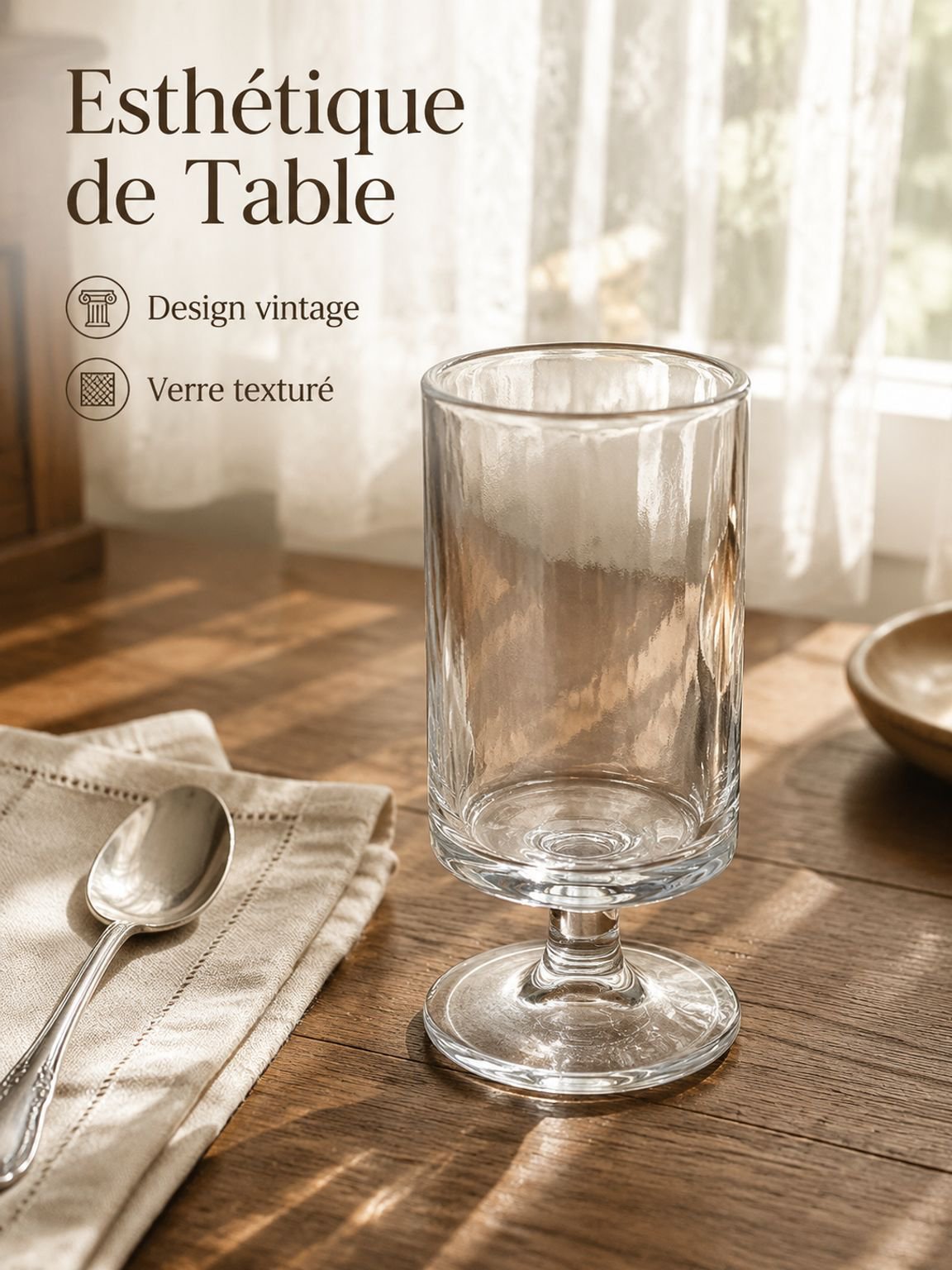 Gobelet à pied élégant pour servir du jus
