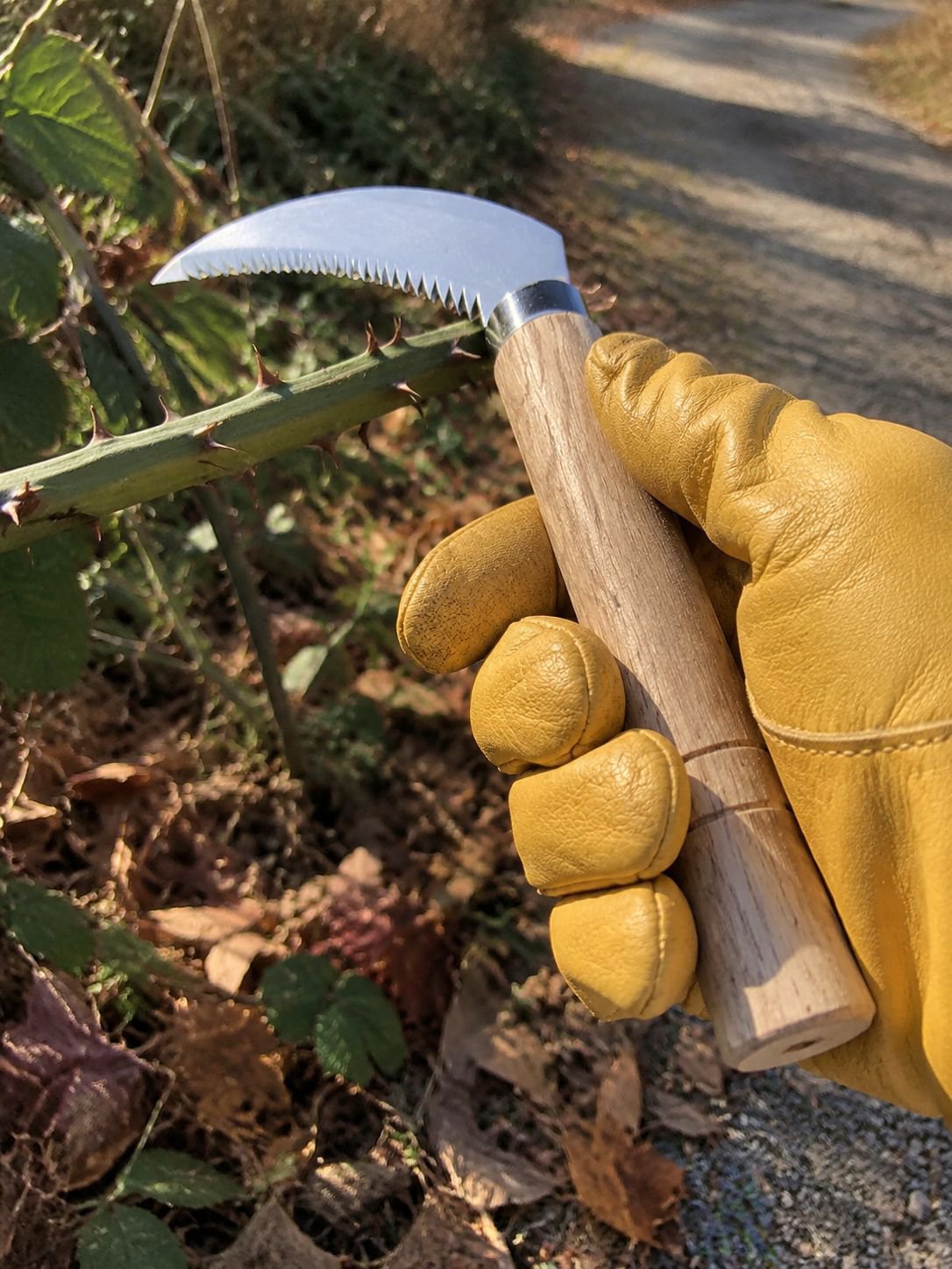 Ergonomic wooden handle sickle for comfortable grip
