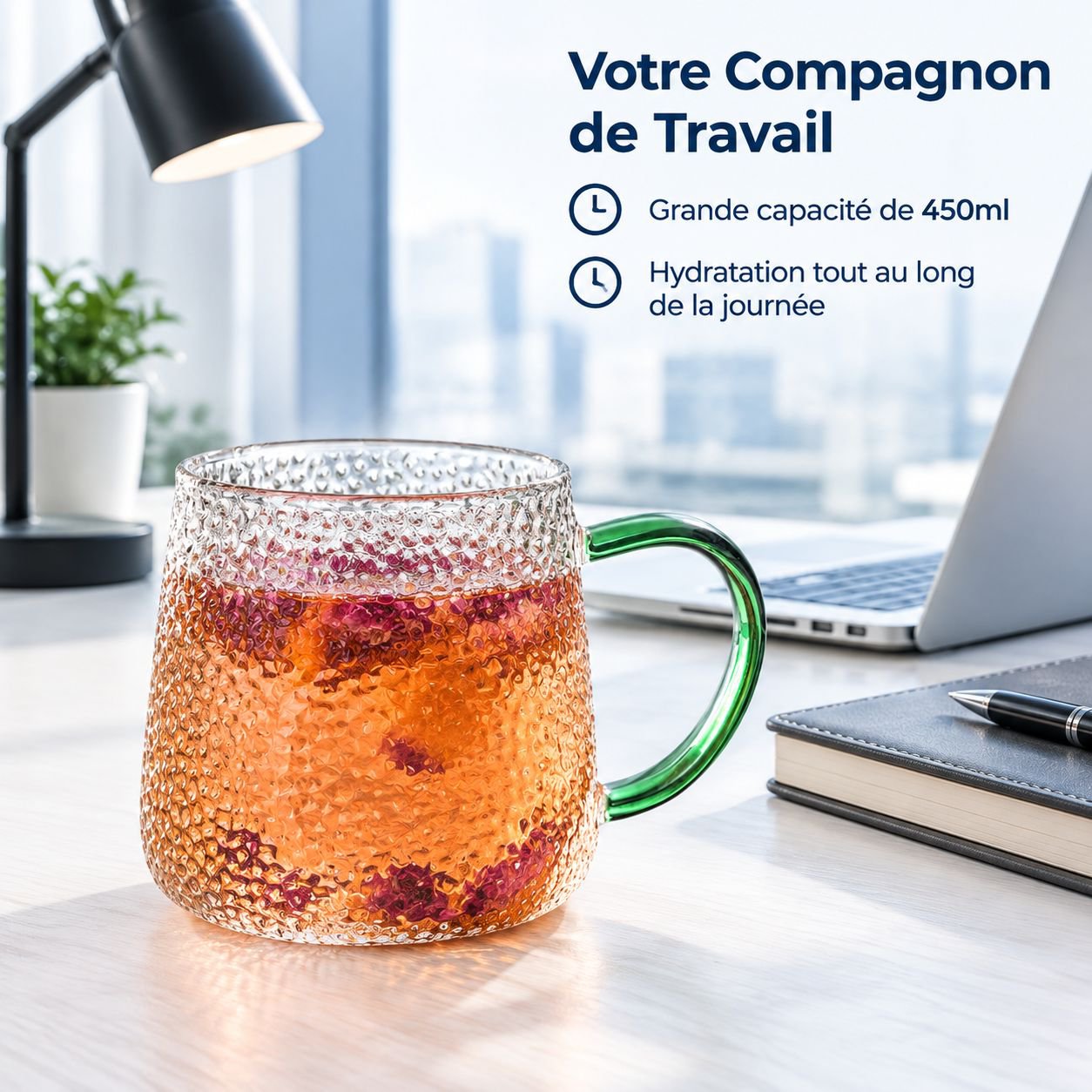 Vue rapprochée de la texture martelée du verre borosilicate